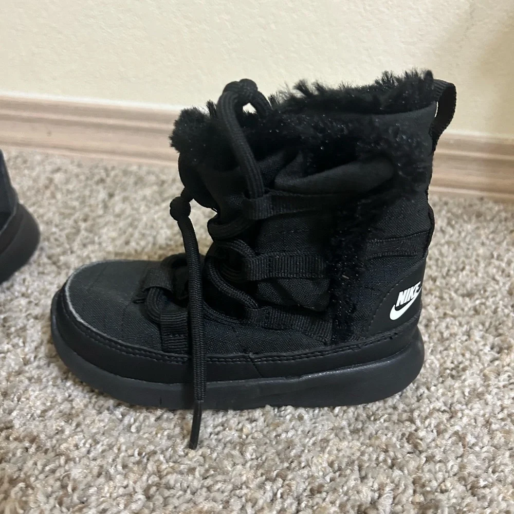 Toddler Nike Venture Black Fur Boot Unisex Size 8C Lace Up Outdoor Winter Snow